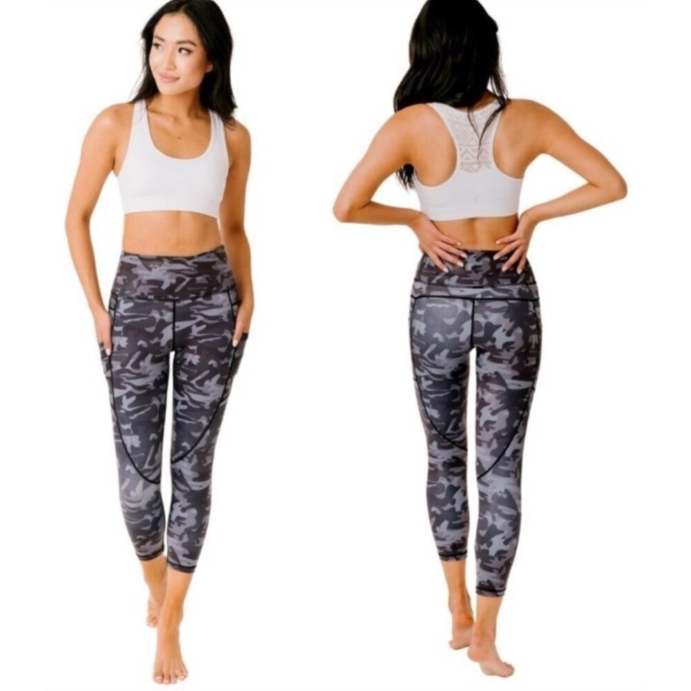 ZYIA ACTIVE Black Camo Metallic Pocket Light n Tight Hi-Rise Capri 20" Size 4‎